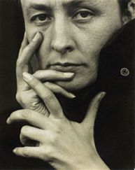 220px-O'Keeffe-(hands)