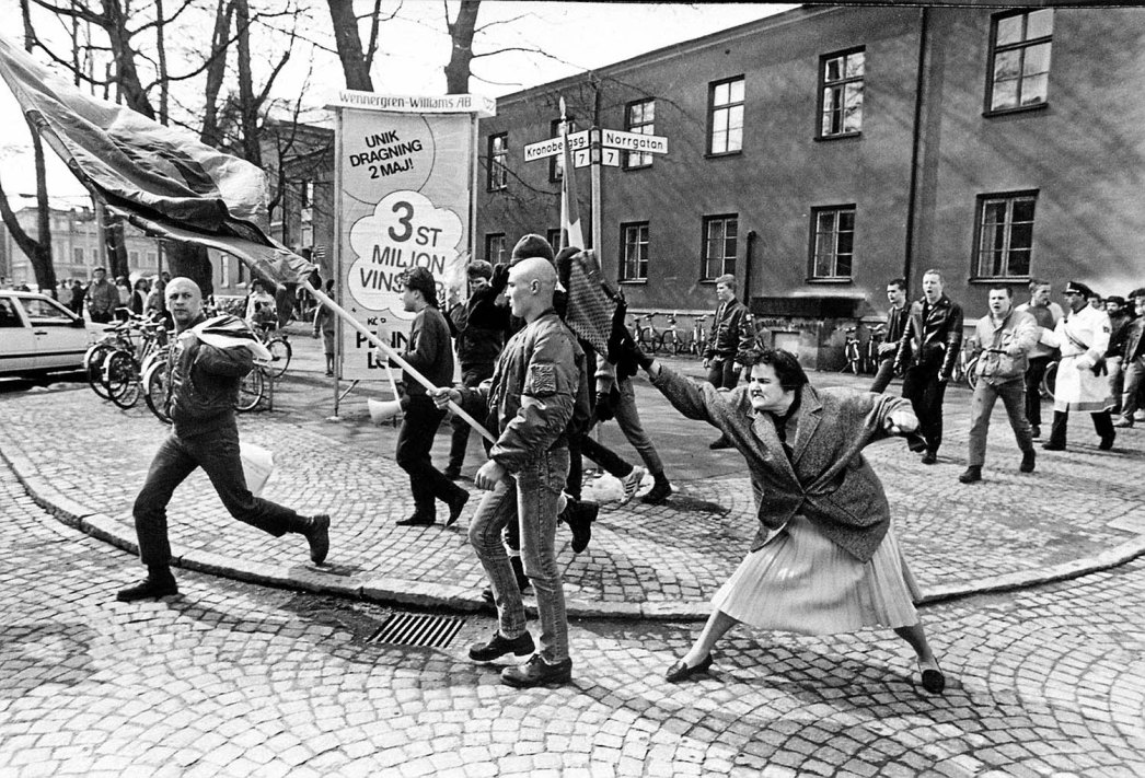a-woman-hitting-a-neo-nazi-with-her-handbag-sweden-1985