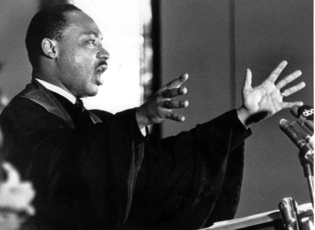 dr-king-preaching-e1484683211502